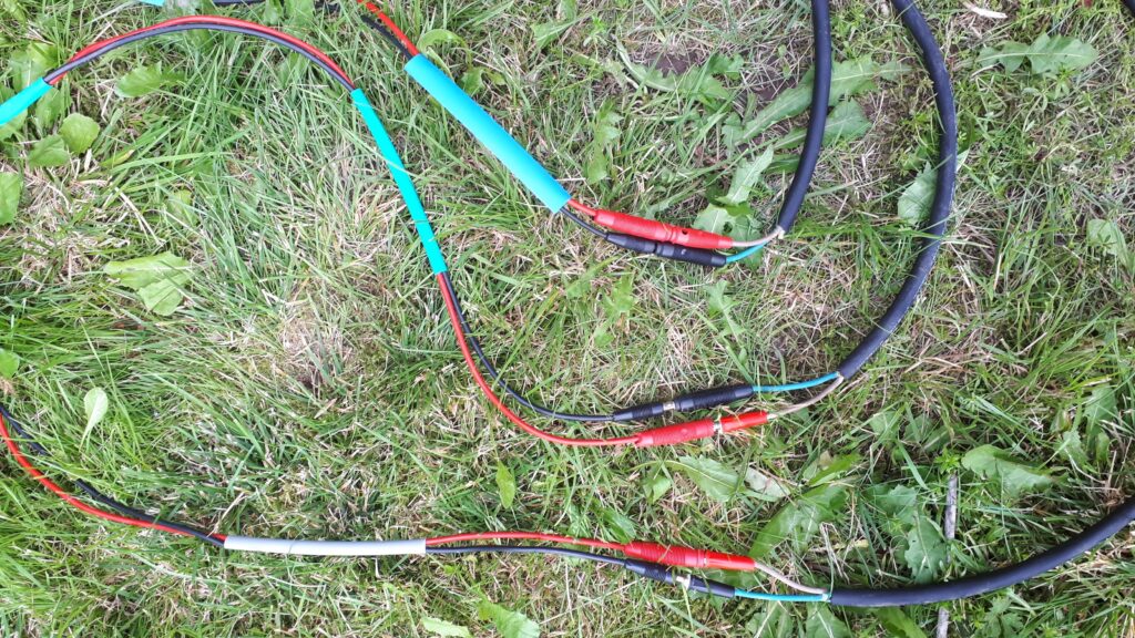 Banana plugs used for interconnecting off-grid solar panels with a string combiner box